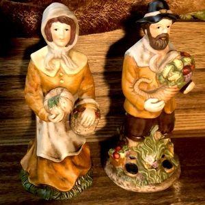 Pilgrim couple figurines. Thanksgiving decor.
